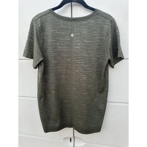 Lululemon Swiftly Tech Short Sleeve Relaxed Fit Camo Green Sz 8 Read - Picture 10 of 16